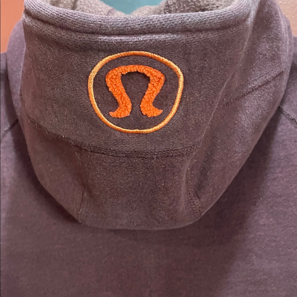 Iconic LuluLemon Zip-Up Hoodie in Dark Plum - Picture 3 of 7